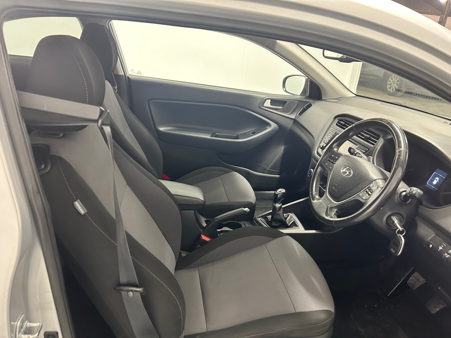 Used Hyundai i20 2015 for sale - 76696856: Photo 10