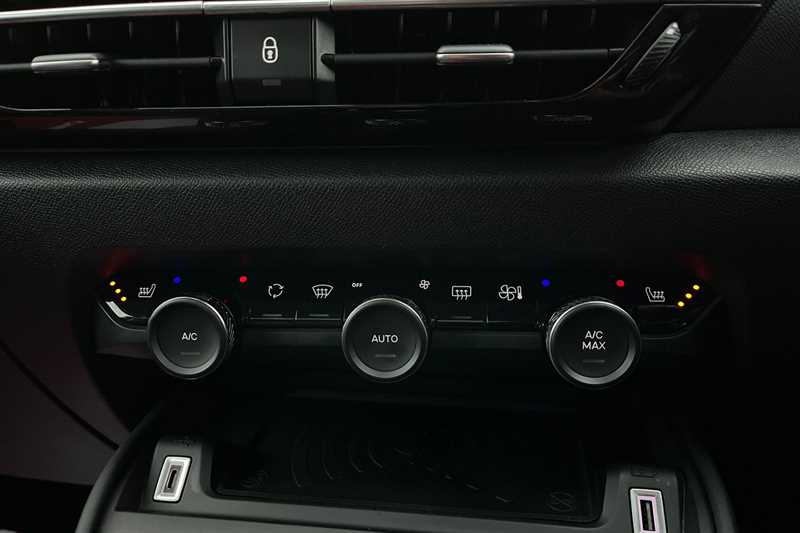 Used Citroen e-C4 2022 for sale - 76956674: Photo 15