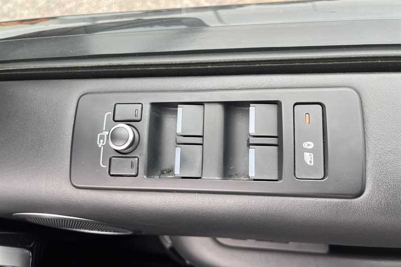 Used Land Rover Discovery 2018 for sale - 76490133: Photo 16