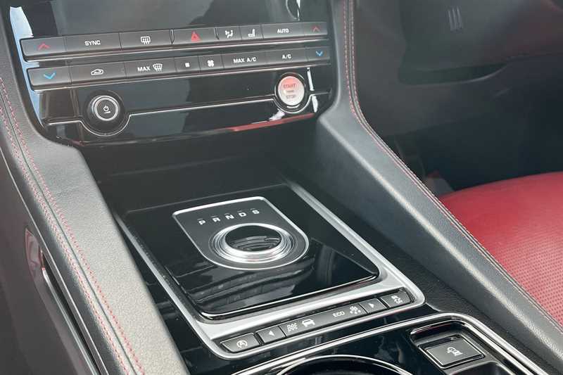 Used Jaguar F-Pace 2017 for sale - 76362472: Photo 14