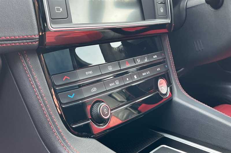 Used Jaguar F-Pace 2017 for sale - 76362472: Photo 15