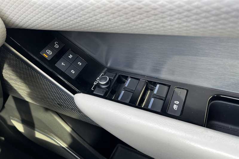 Used Land Rover Range Rover Velar 2017 for sale - 76955764: Photo 16