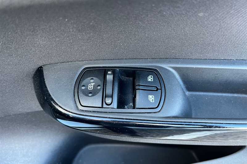 Used Vauxhall Corsa 2015 for sale - 76062484: Photo 16
