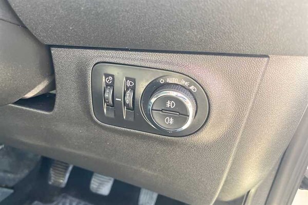 Used Vauxhall Corsa 2017 for sale - 76229605: Photo 2