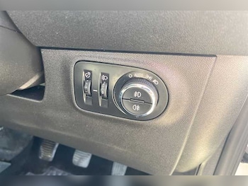 Used Vauxhall Corsa 2017 for sale - 76229605: Photo 2