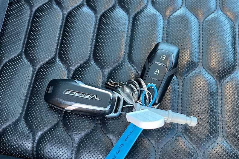 Used Ford Edge 2017 for sale - 76902858: Photo 40