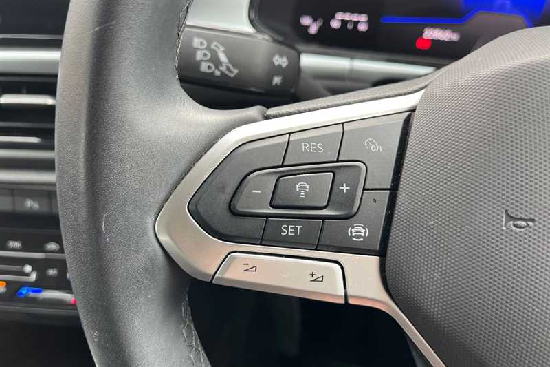 Used Volkswagen T-Roc for sale - 76462926: Photo 21