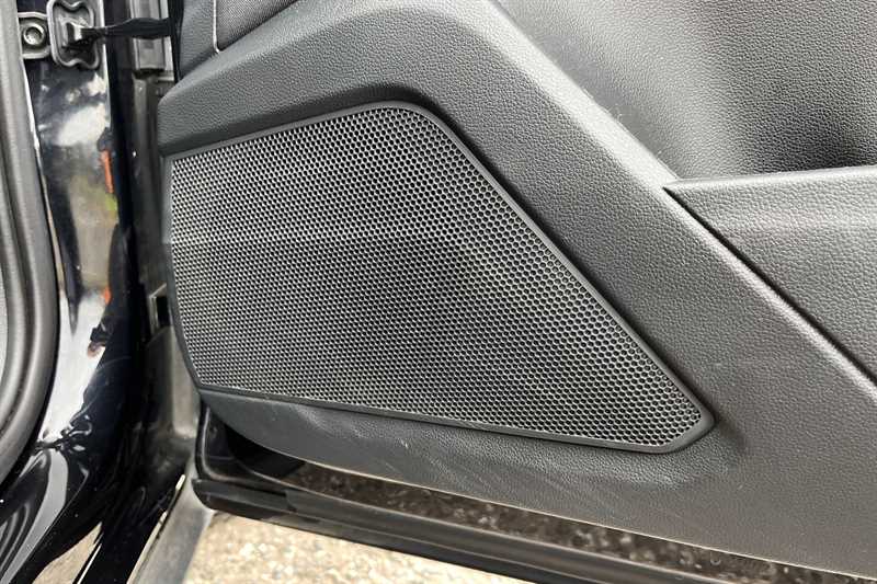 Used Volkswagen T-Roc for sale - 76462926: Photo 27