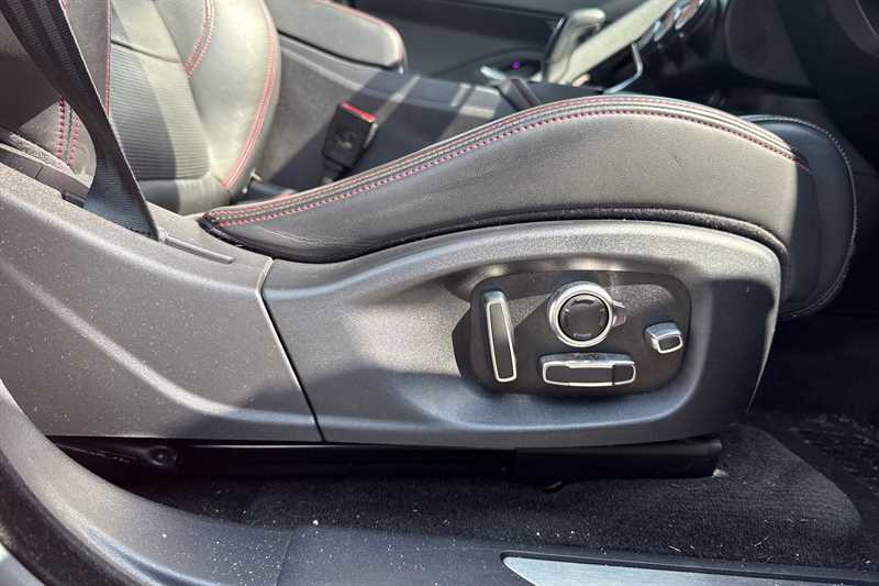 Used Jaguar E-Pace 2018 for sale - 76956323: Photo 28