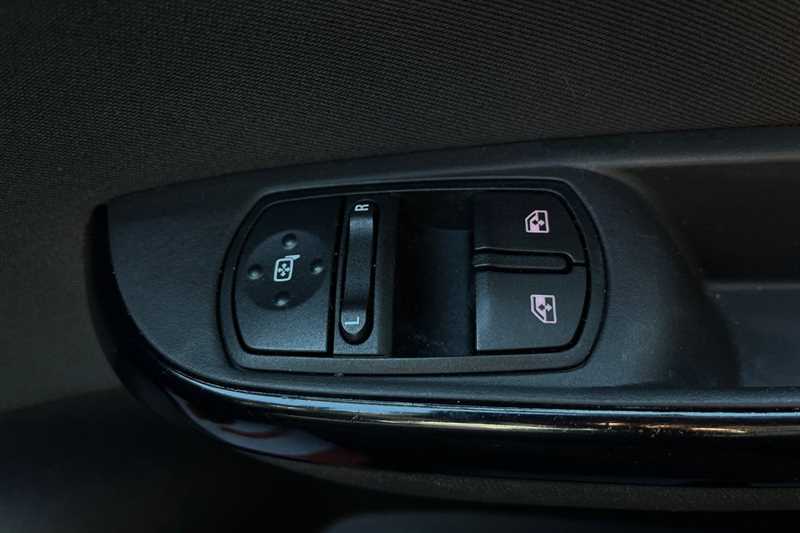 Used Vauxhall Corsa 2016 for sale - 78207996: Photo 16