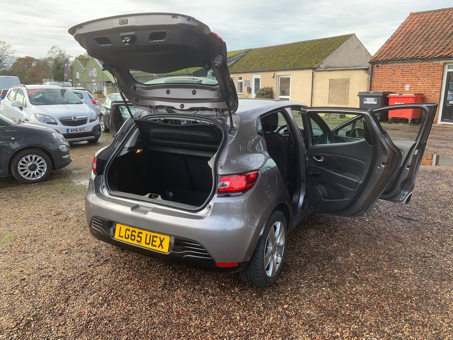 Used Renault Clio 2015 for sale - 76554411: Photo 13