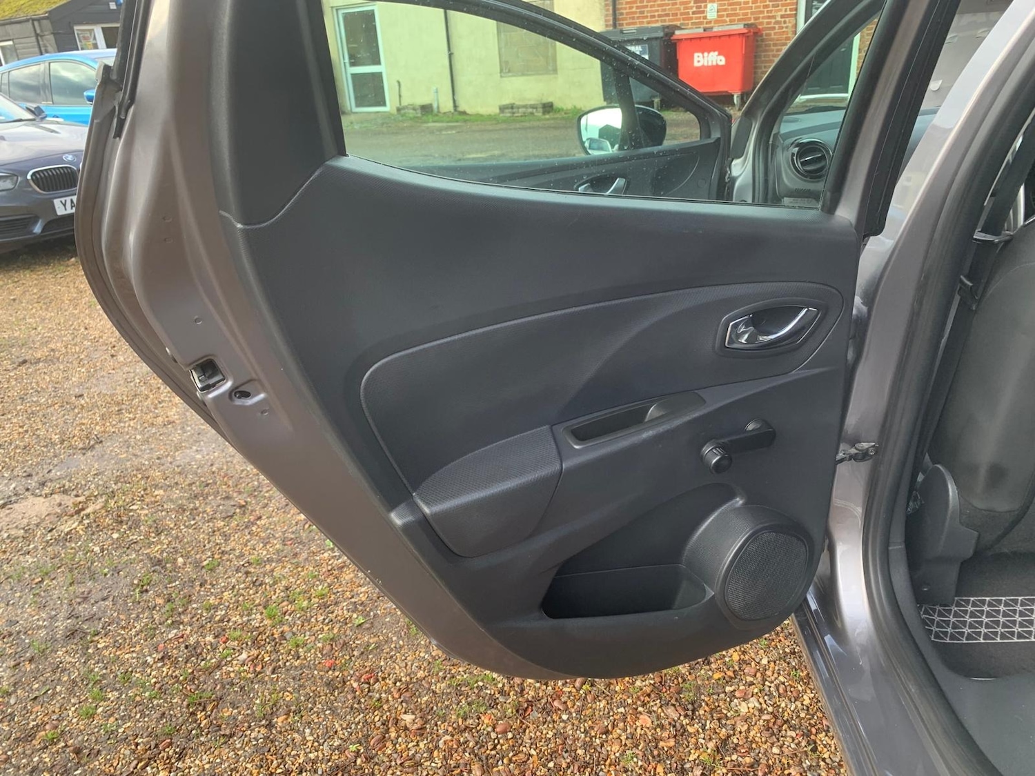 Used Renault Clio 2015 for sale - 76554411: Photo 18