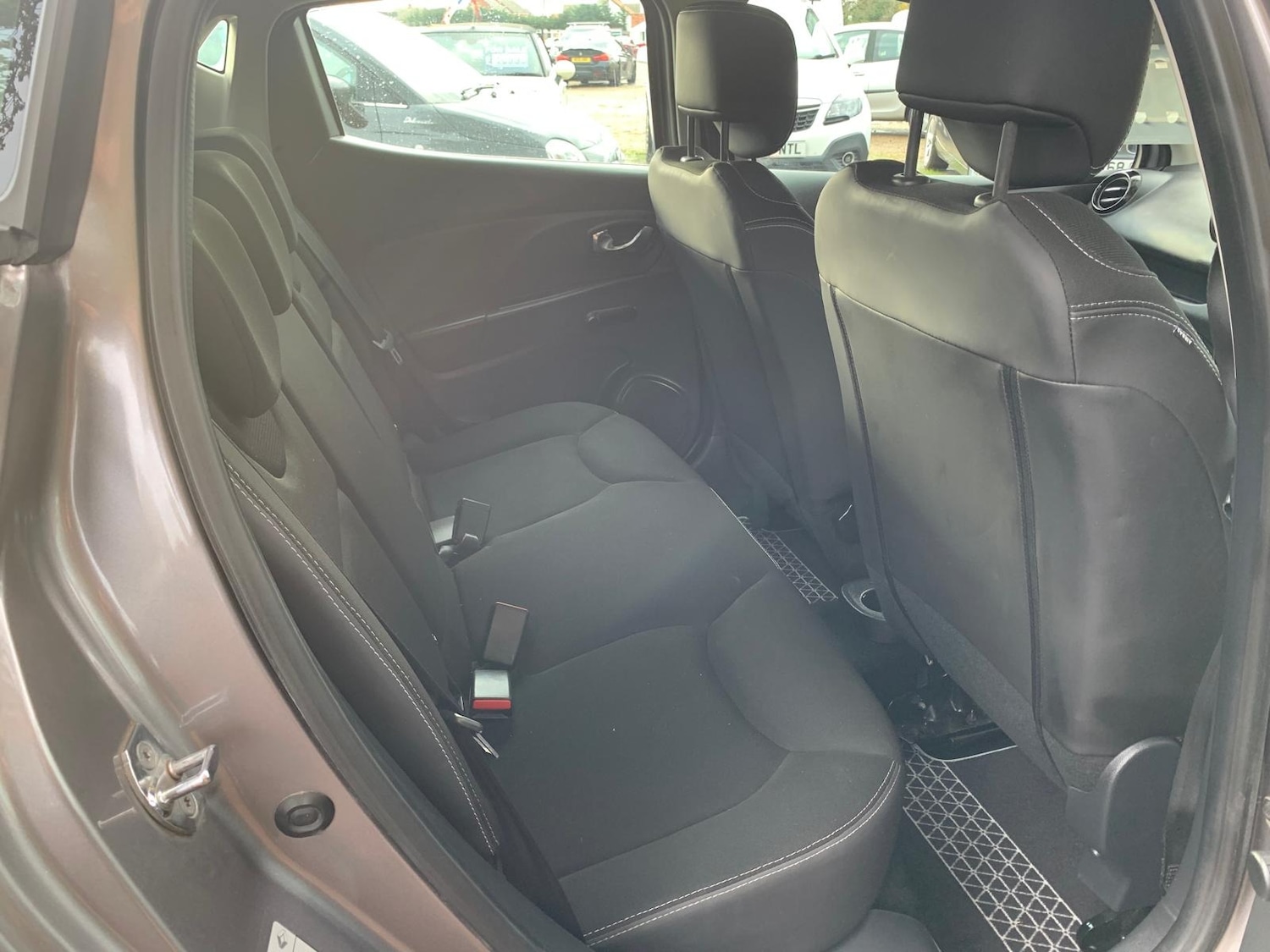 Used Renault Clio 2015 for sale - 76554411: Photo 29