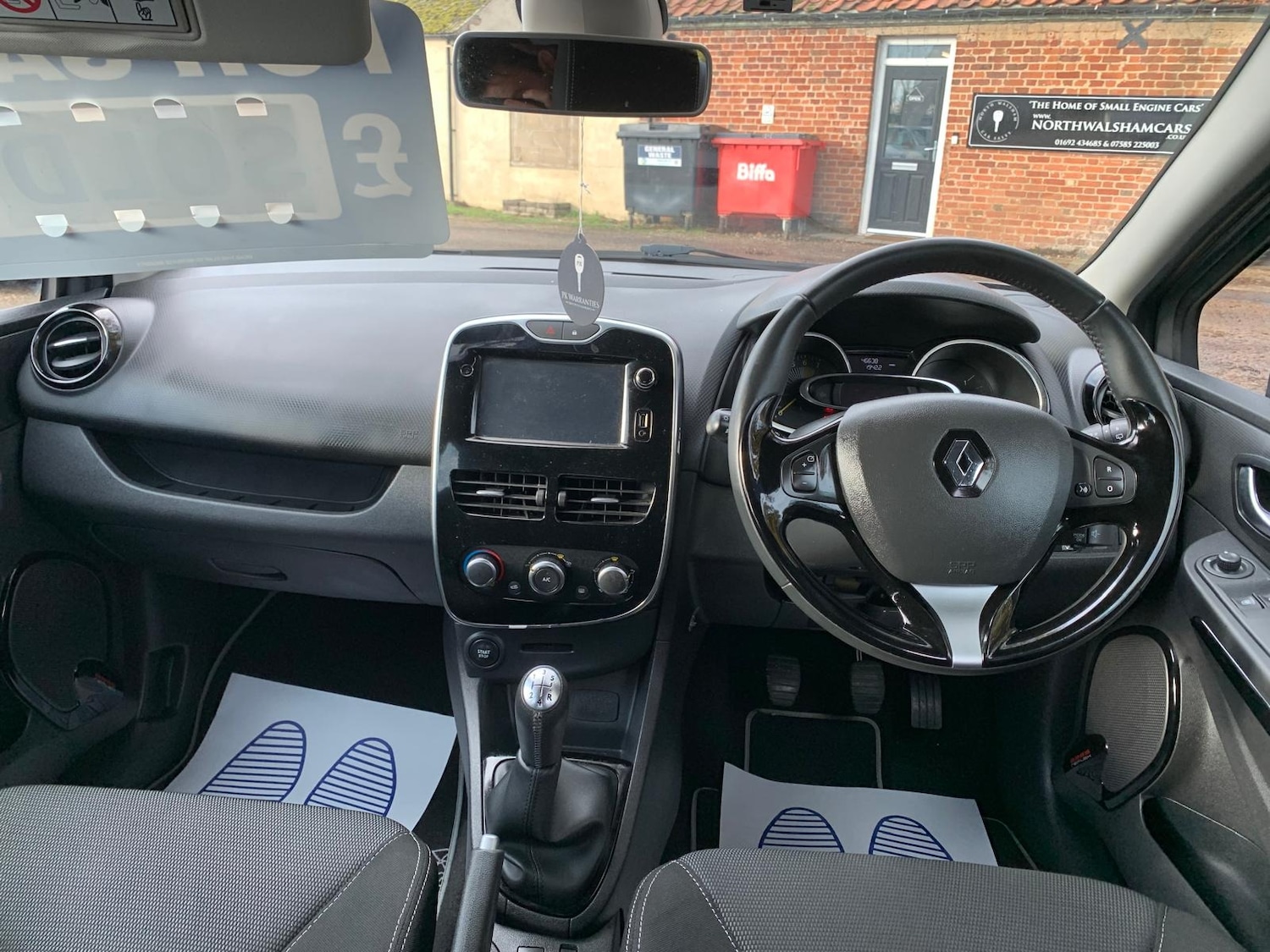 Used Renault Clio 2015 for sale - 76554411: Photo 32