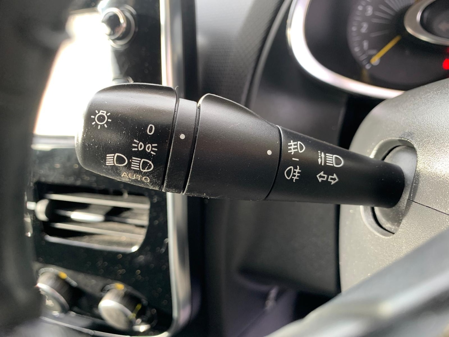 Used Renault Clio 2015 for sale - 76554411: Photo 38