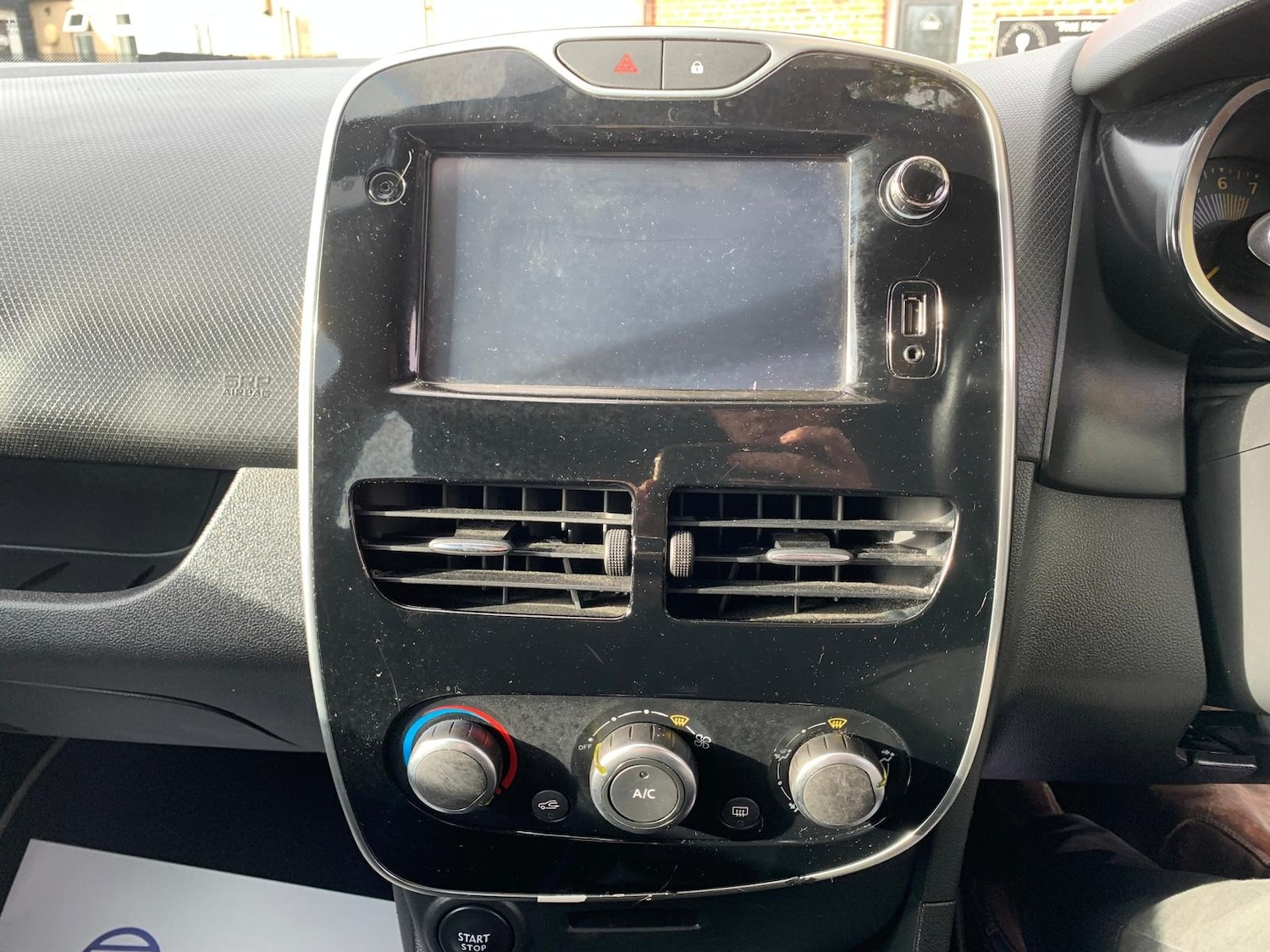 Used Renault Clio 2015 for sale - 76554411: Photo 39