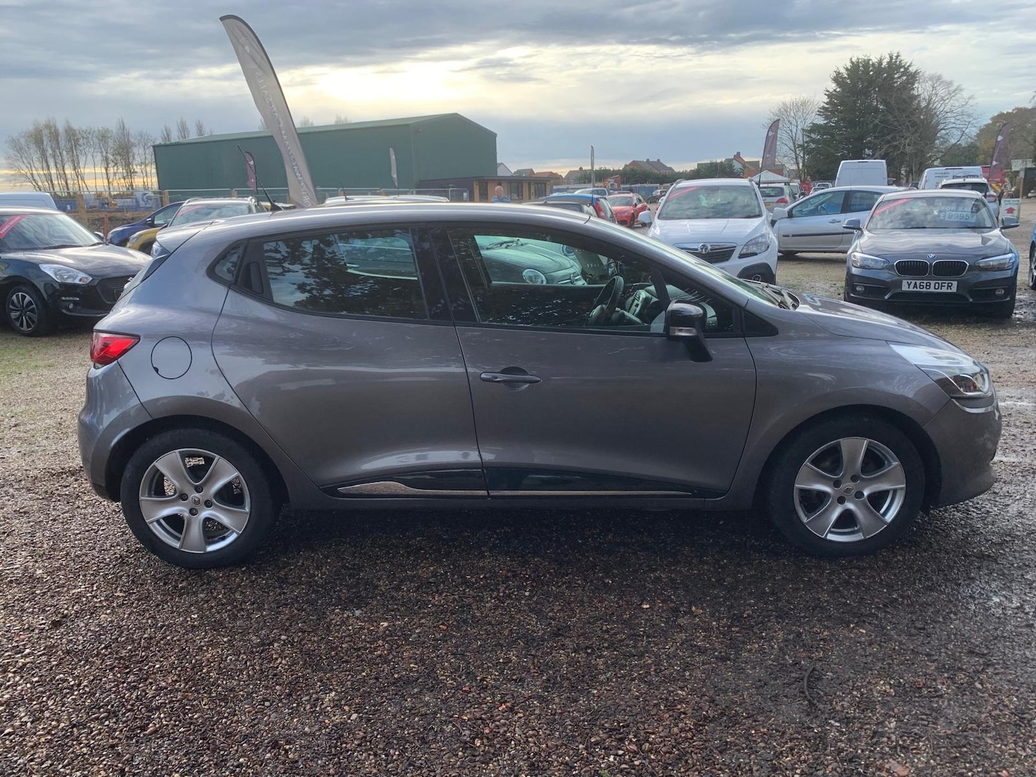Used Renault Clio 2015 for sale - 76554411: Photo 4