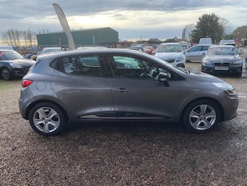 Used Renault Clio 2015 for sale - 76554411: Photo