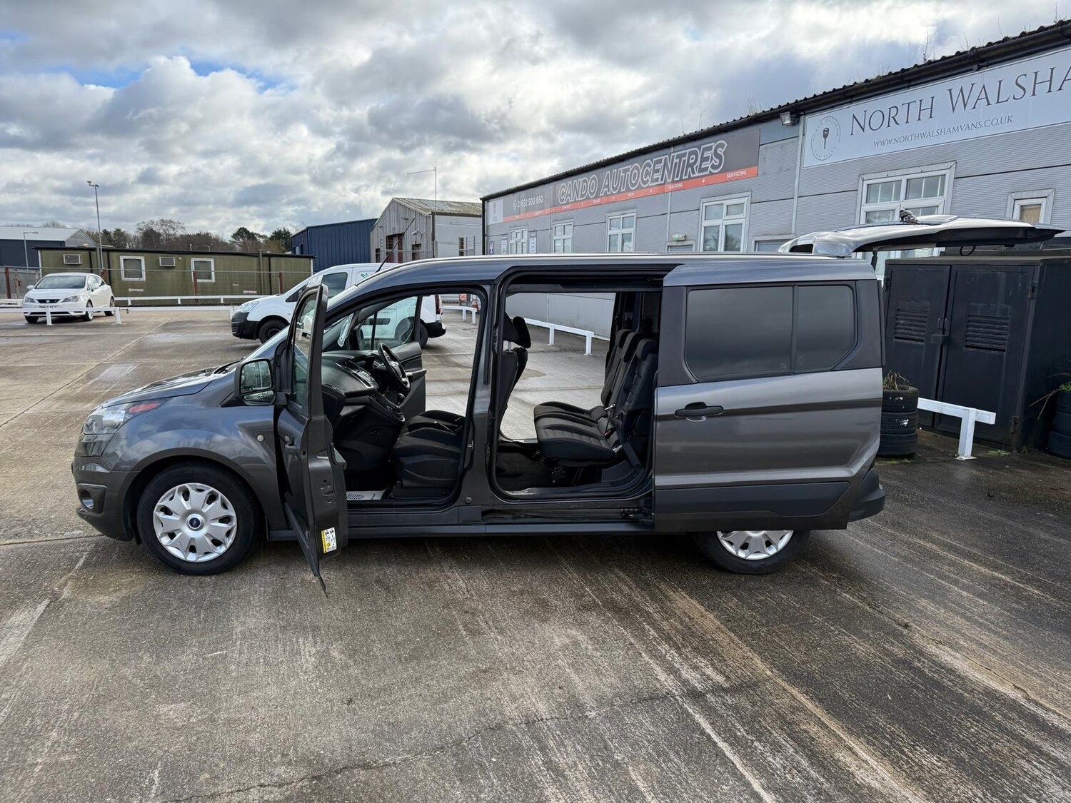 Used Ford Grand Tourneo Connect 2017 for sale - 77578824: Photo 11