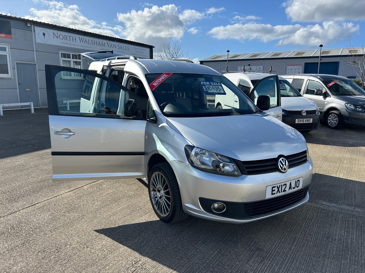 Used Volkswagen Caddy Maxi Life 2012 for sale - 78121939: Photo 11