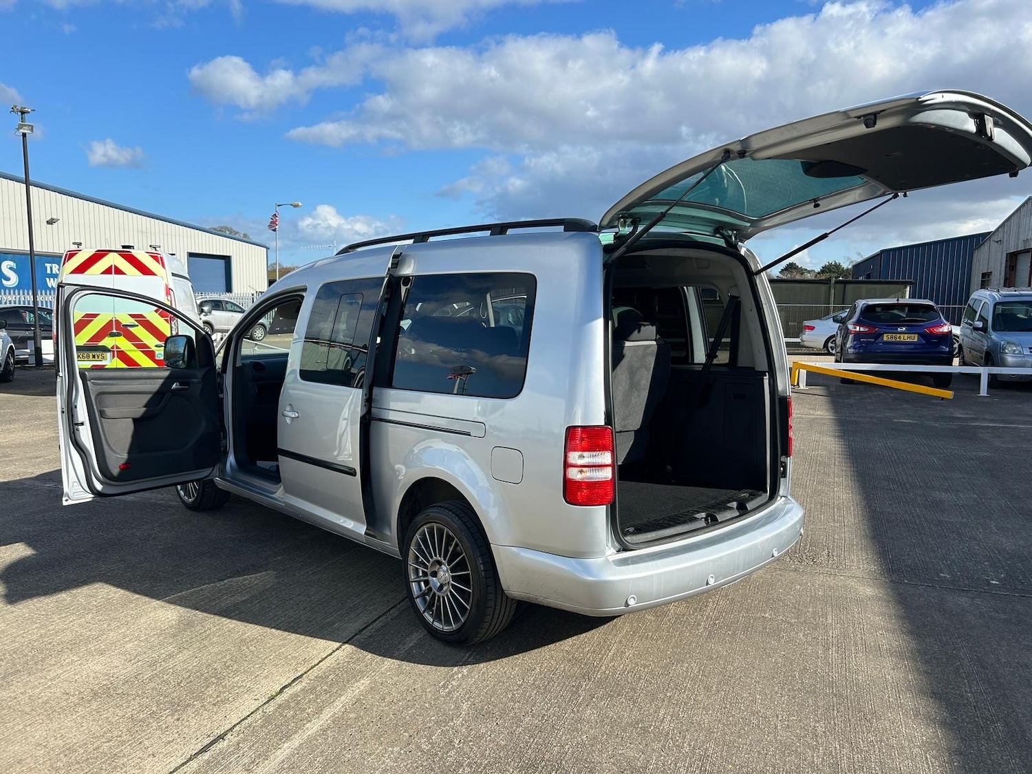 Used Volkswagen Caddy Maxi Life 2012 for sale - 78121939: Photo 15
