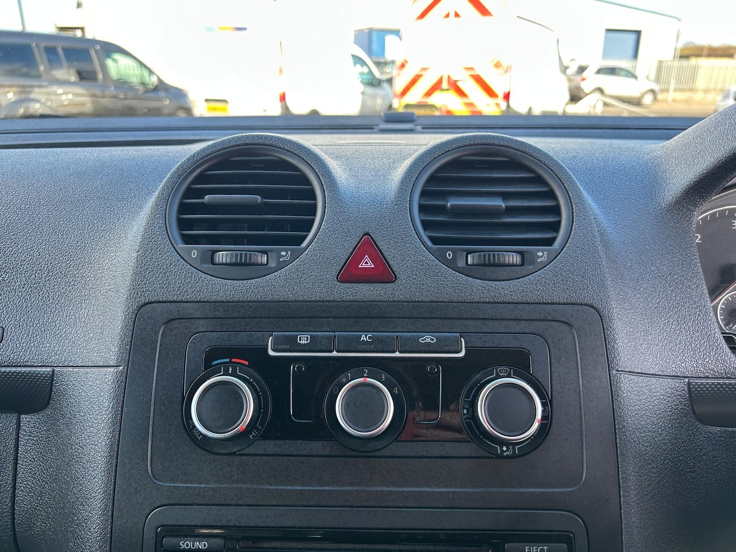 Used Volkswagen Caddy Maxi Life 2012 for sale - 78121939: Photo 35