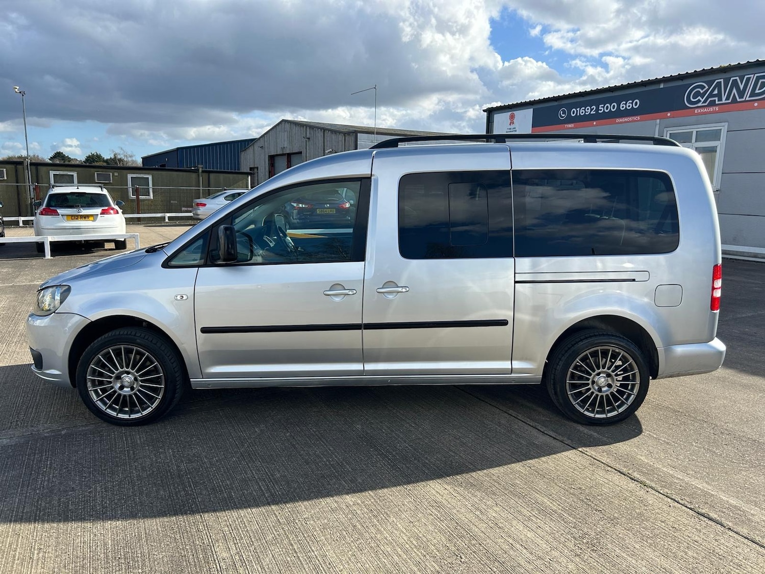 Used Volkswagen Caddy Maxi Life 2012 for sale - 78121939: Photo 8