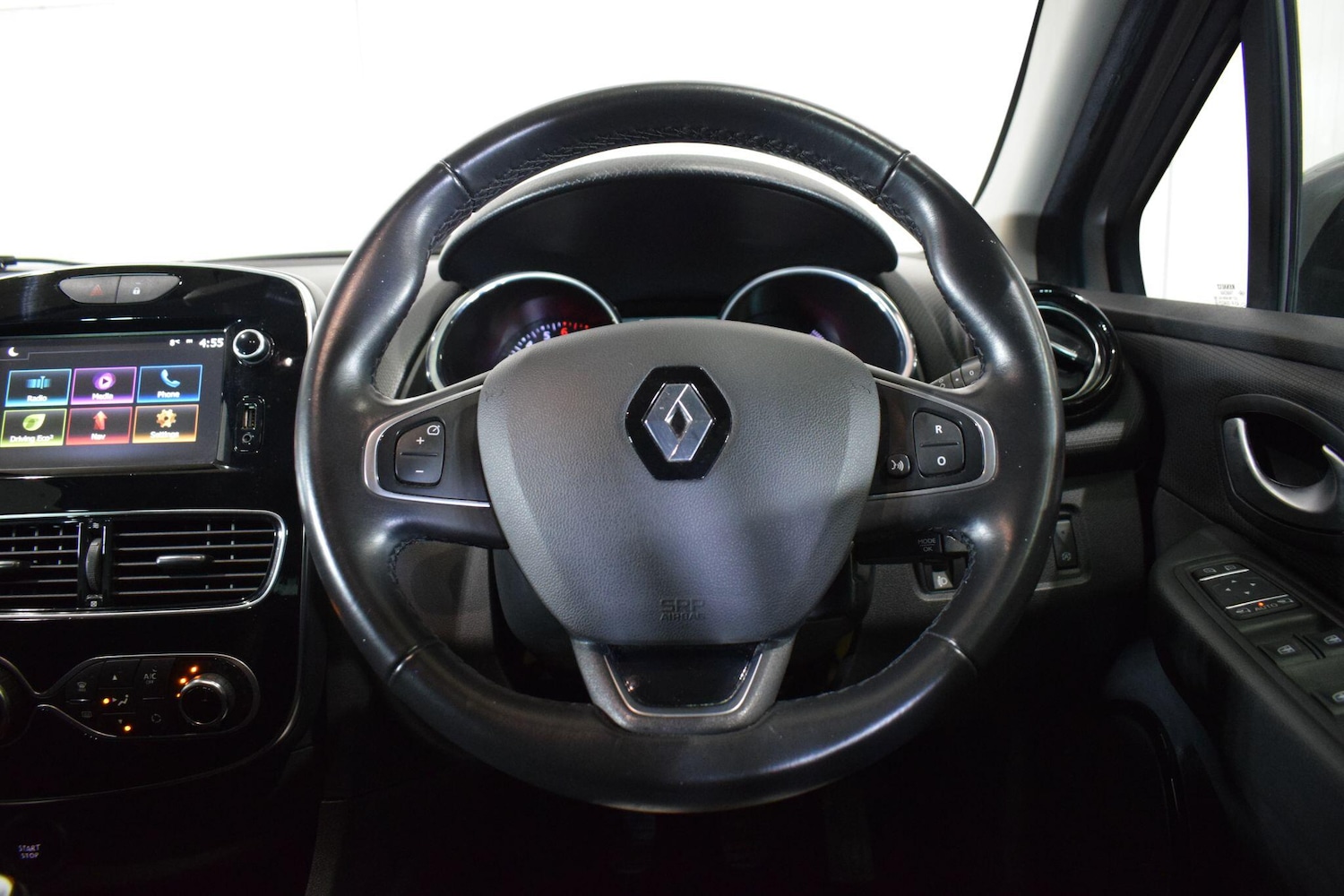 Used Renault Clio for sale - 77784382: Photo 15