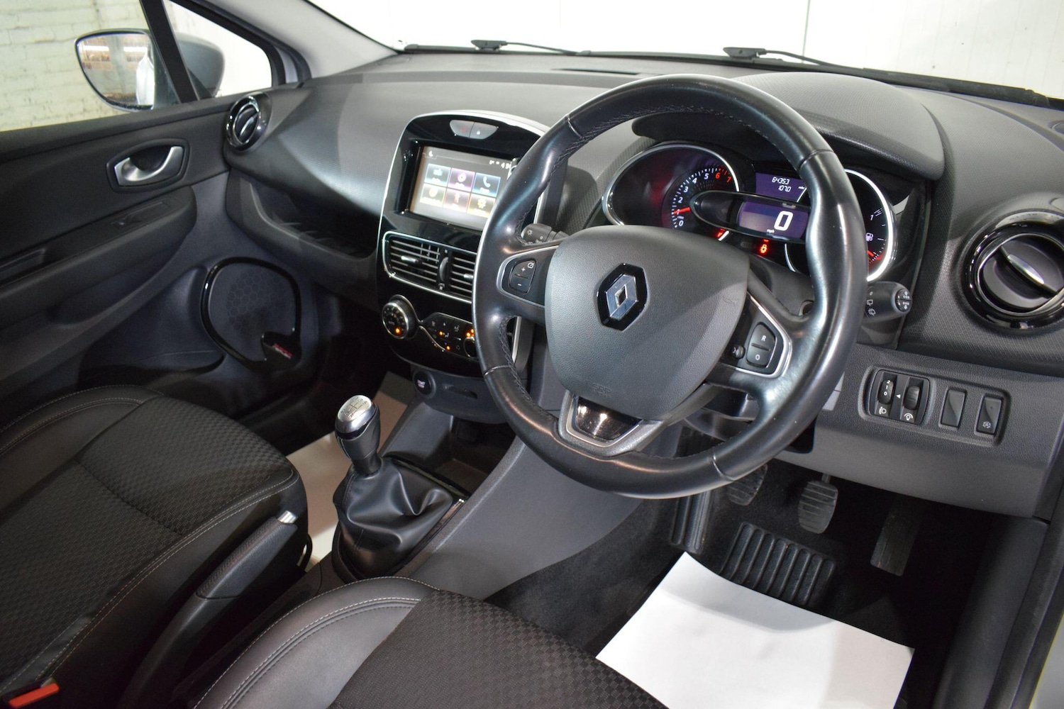 Used Renault Clio for sale - 77784382: Photo 16