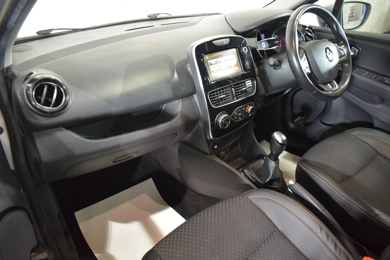 Used Renault Clio for sale - 77784382: Photo 18