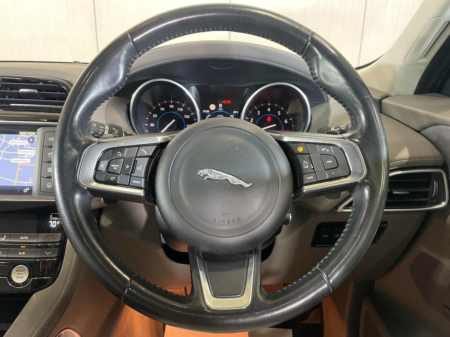 Used Jaguar F-Pace 2017 for sale - 78034590: Photo 16