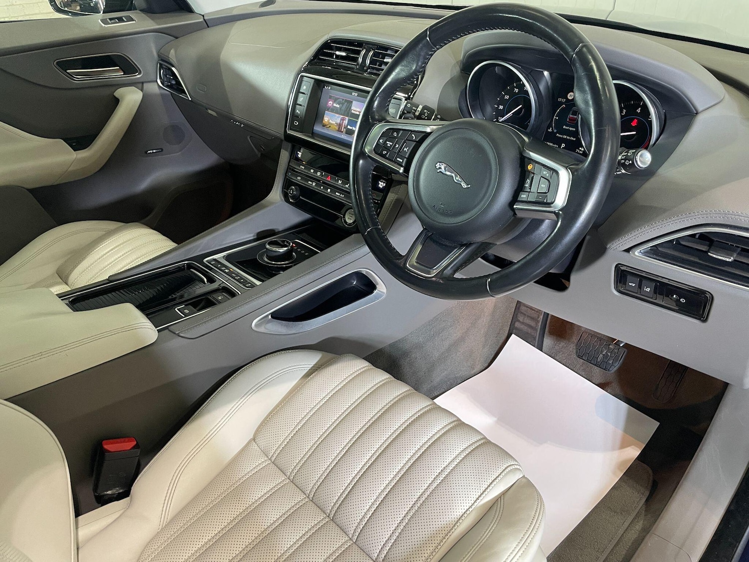 Used Jaguar F-Pace 2017 for sale - 78034590: Photo 23