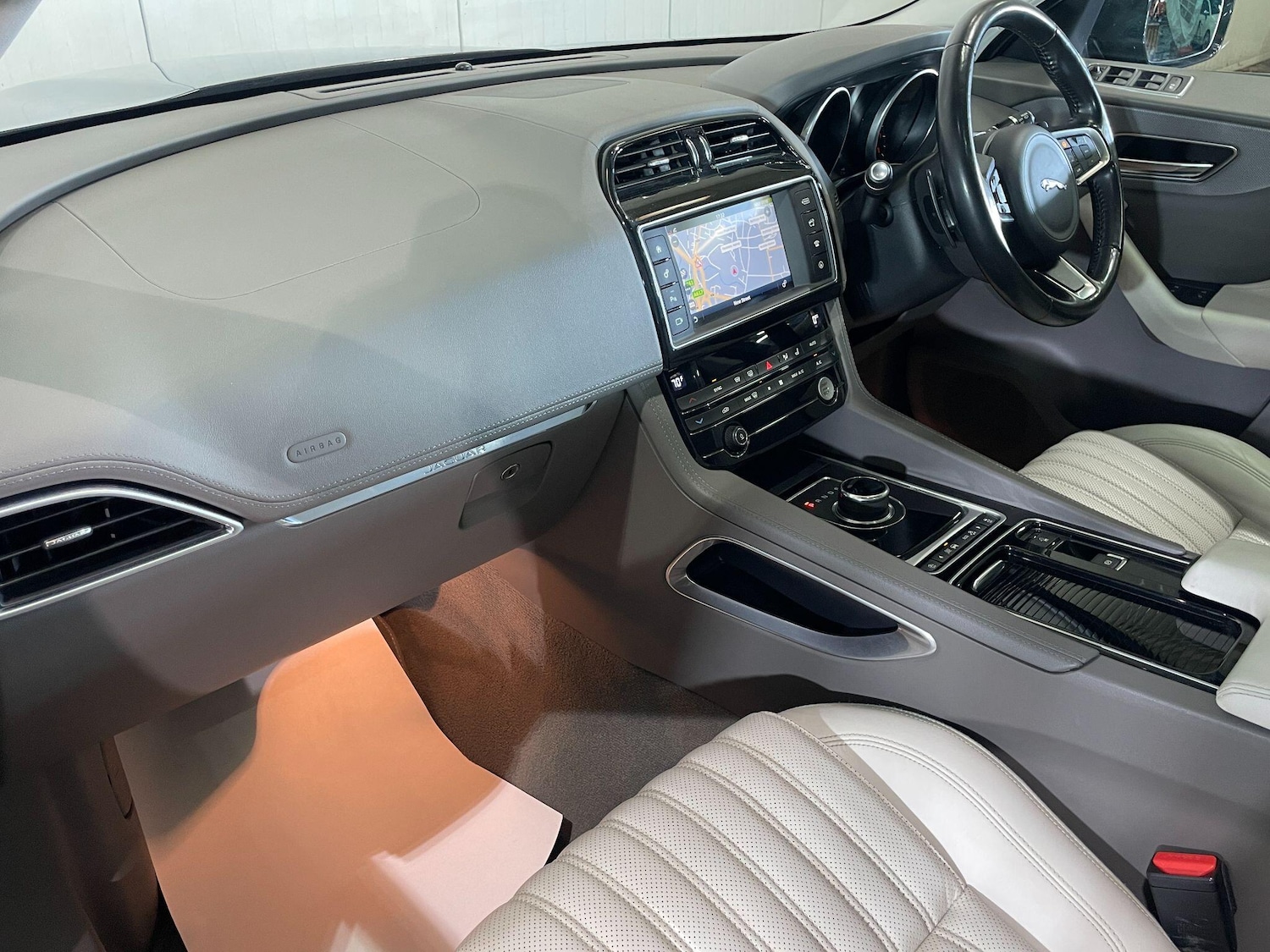 Used Jaguar F-Pace 2017 for sale - 78034590: Photo 28