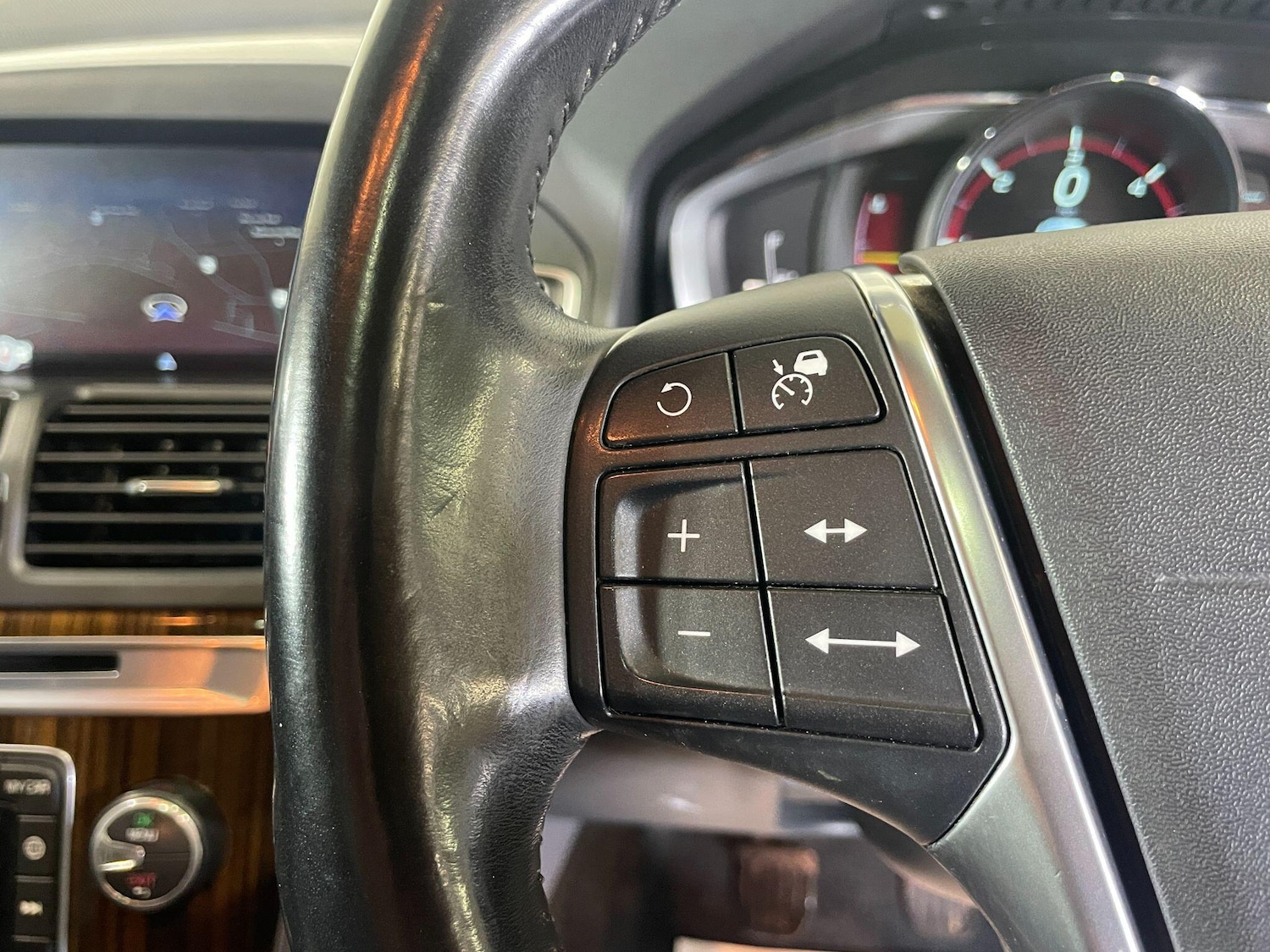 Used Volvo XC60 2014 for sale - 77783207: Photo 15