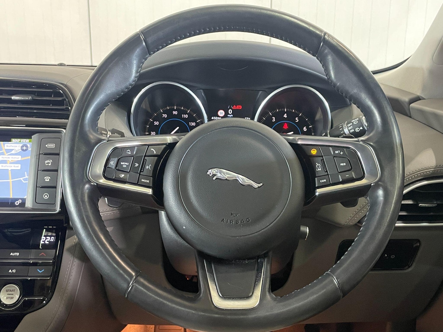 Used Jaguar F-Pace 2017 for sale - 77785718: Photo 18