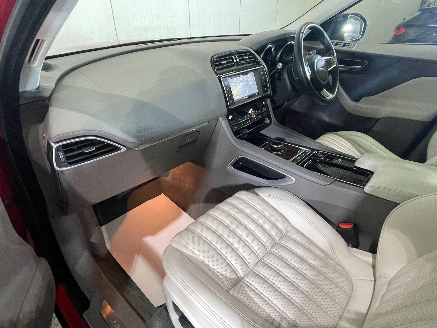 Used Jaguar F-Pace 2017 for sale - 77785718: Photo 31