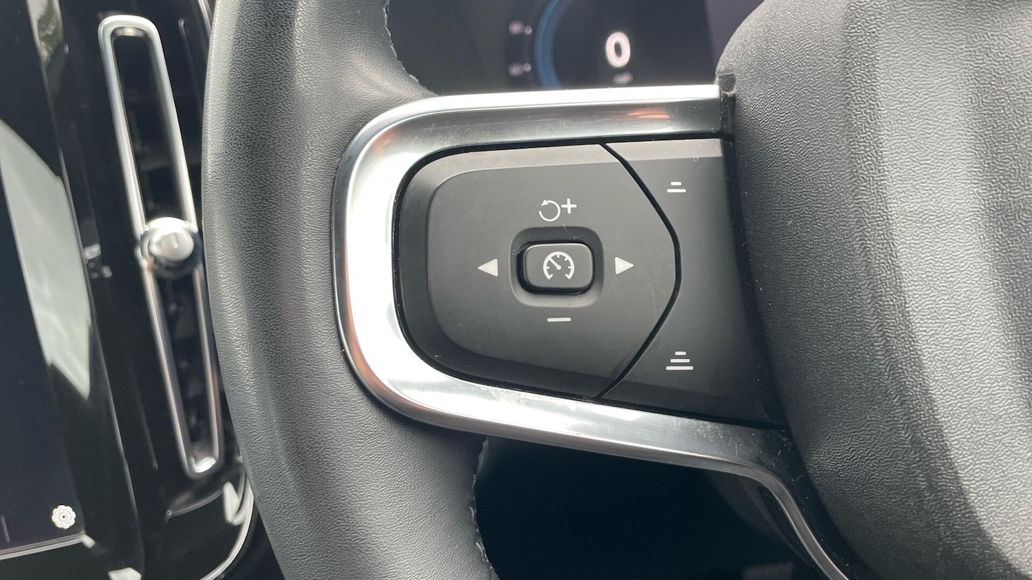 Used Volvo XC40 2023 for sale - 76072807: Photo 20