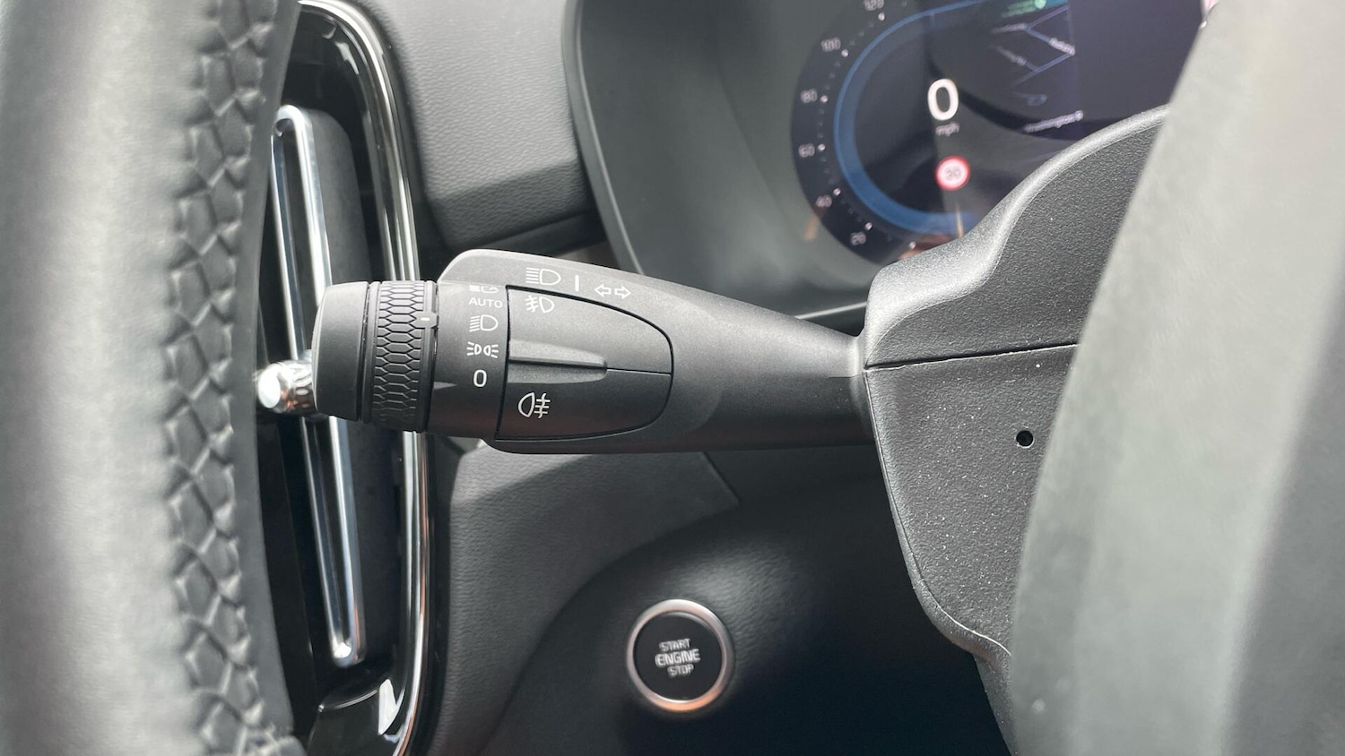 Used Volvo XC40 2024 for sale - 76856039: Photo 20