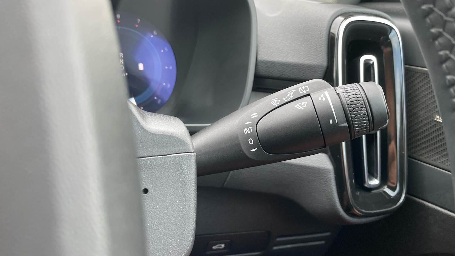 Used Volvo XC40 2024 for sale - 76856039: Photo 23