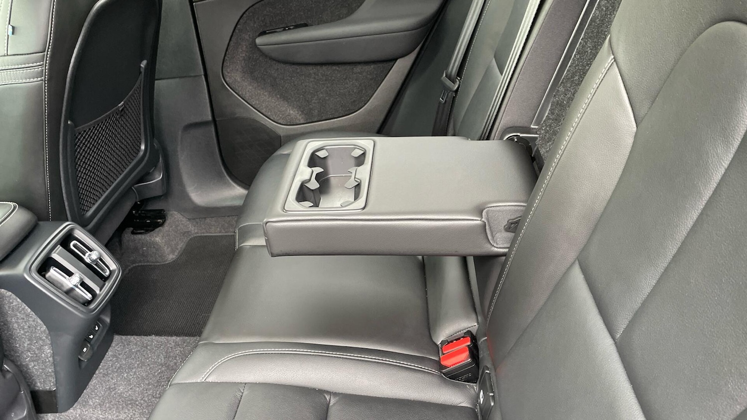 Used Volvo XC40 2024 for sale - 76856039: Photo 34