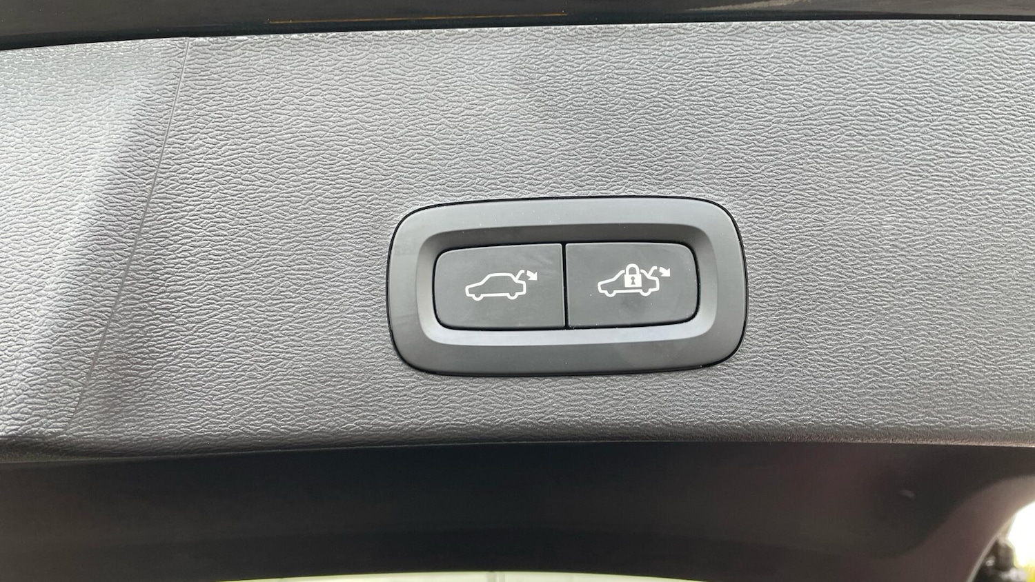 Used Volvo XC40 2024 for sale - 76856039: Photo 39