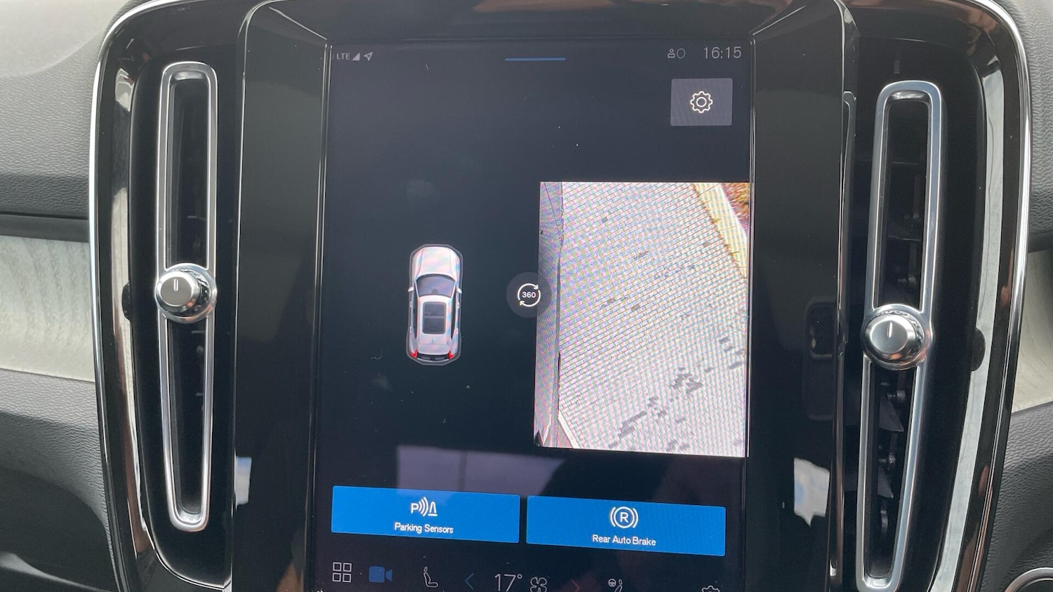 Used Volvo XC40 2024 for sale - 76856039: Photo 43