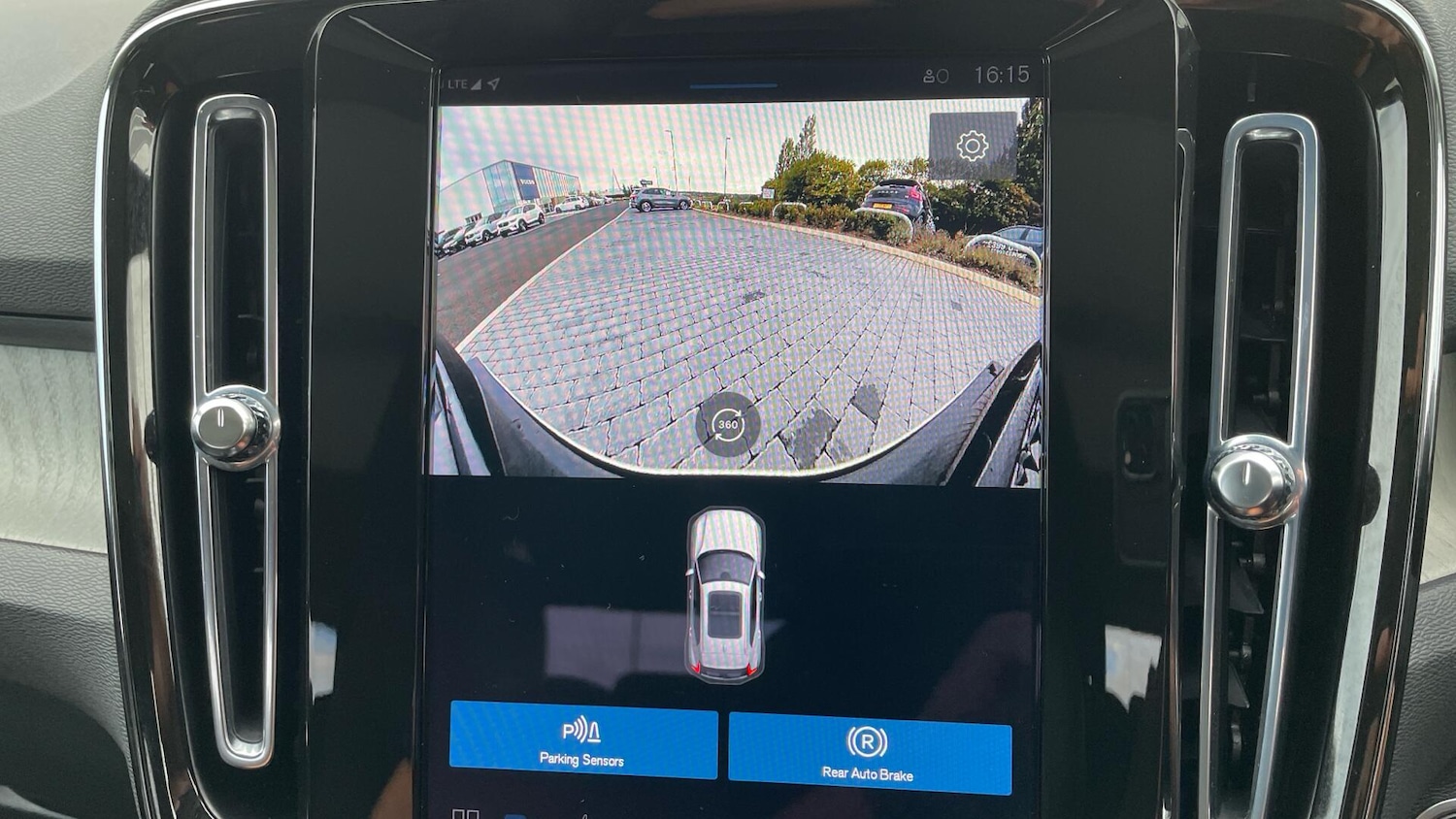 Used Volvo XC40 2024 for sale - 76856039: Photo 44