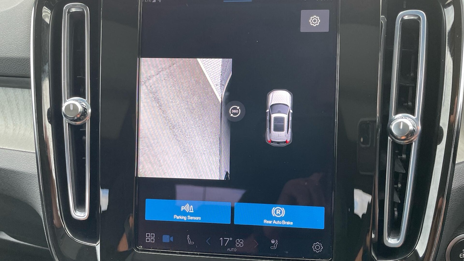 Used Volvo XC40 2024 for sale - 76856039: Photo 45