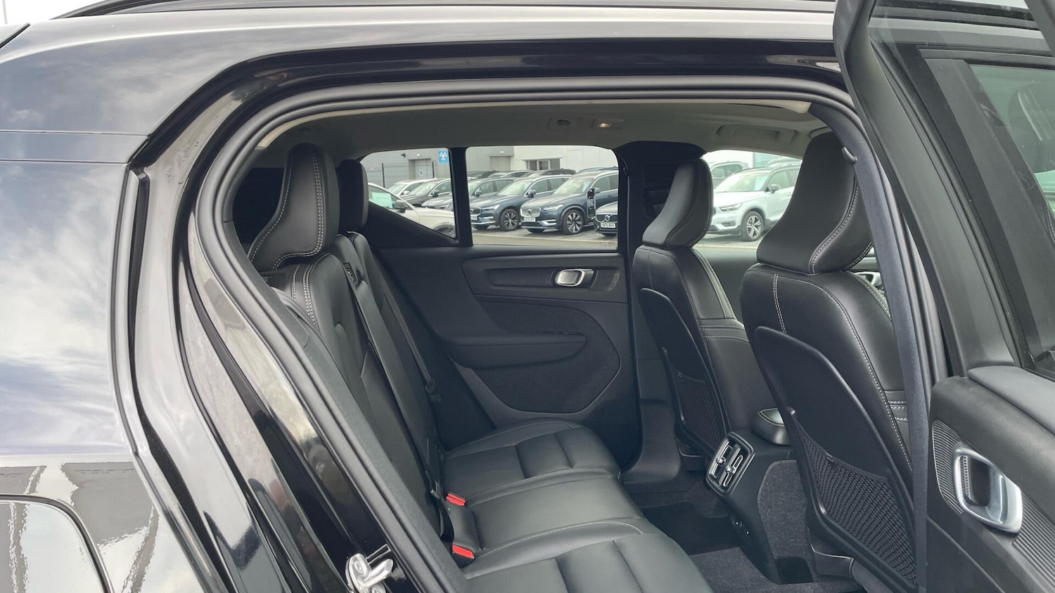 Used Volvo XC40 2024 for sale - 76856039: Photo 6