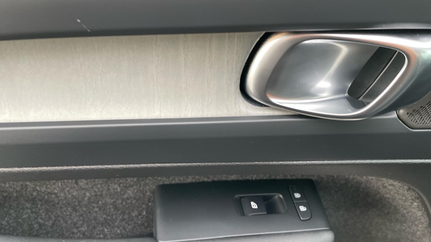 Used Volvo XC40 2024 for sale - 76856039: Photo 76