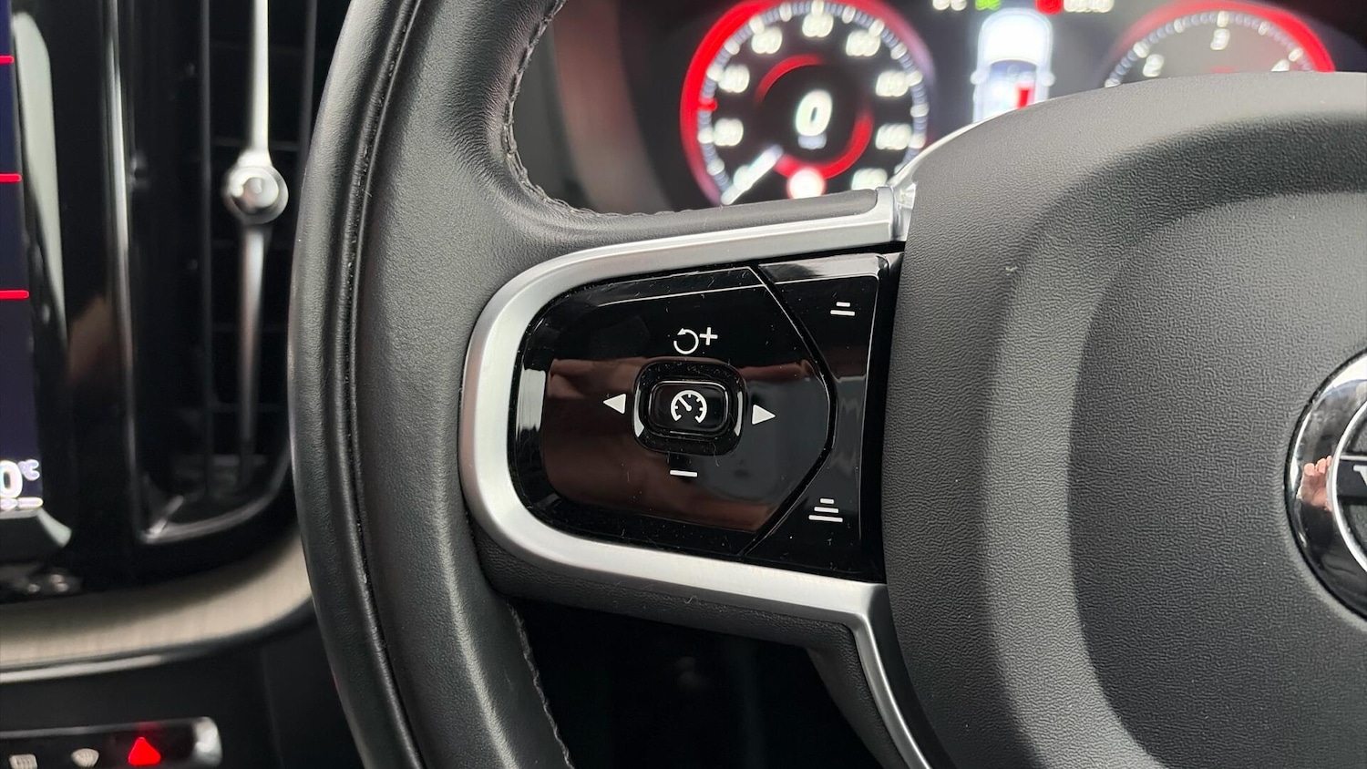 Used Volvo XC60 2021 for sale - 77029133: Photo 21