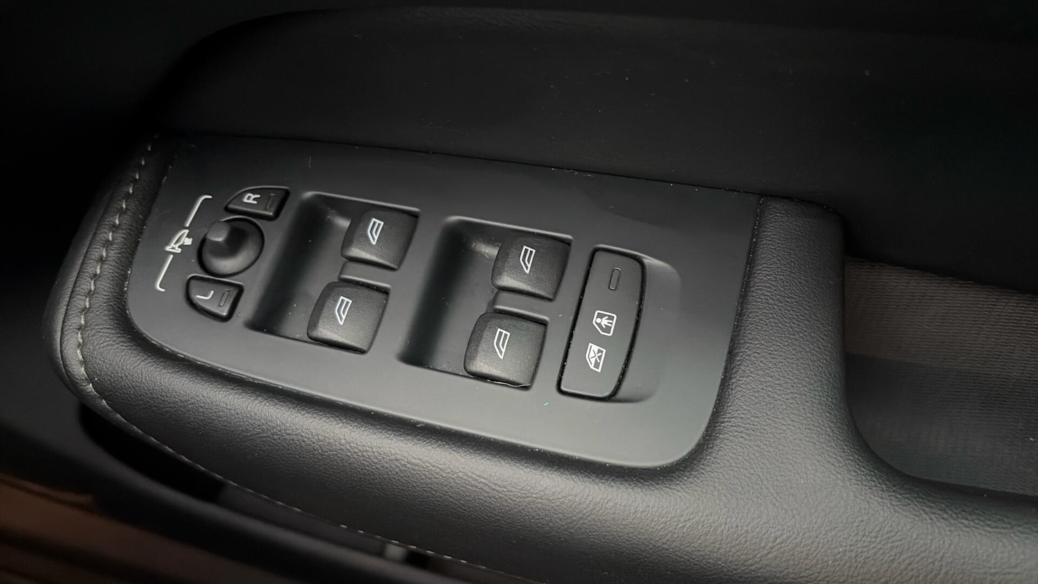 Used Volvo XC60 2021 for sale - 77029133: Photo 24