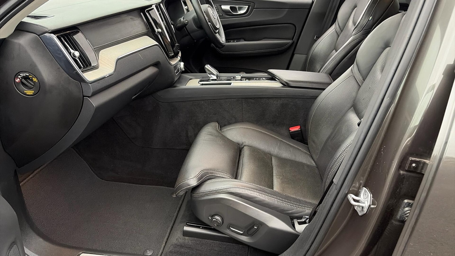 Used Volvo XC60 2021 for sale - 77029133: Photo 47