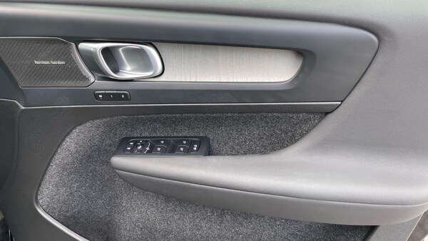 Used Volvo XC40 2024 for sale - 75670705: Photo 29